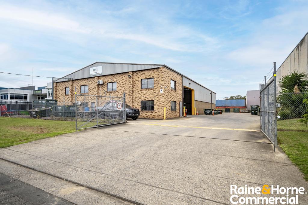 4 HEALD RD, INGLEBURN, NSW 2565
