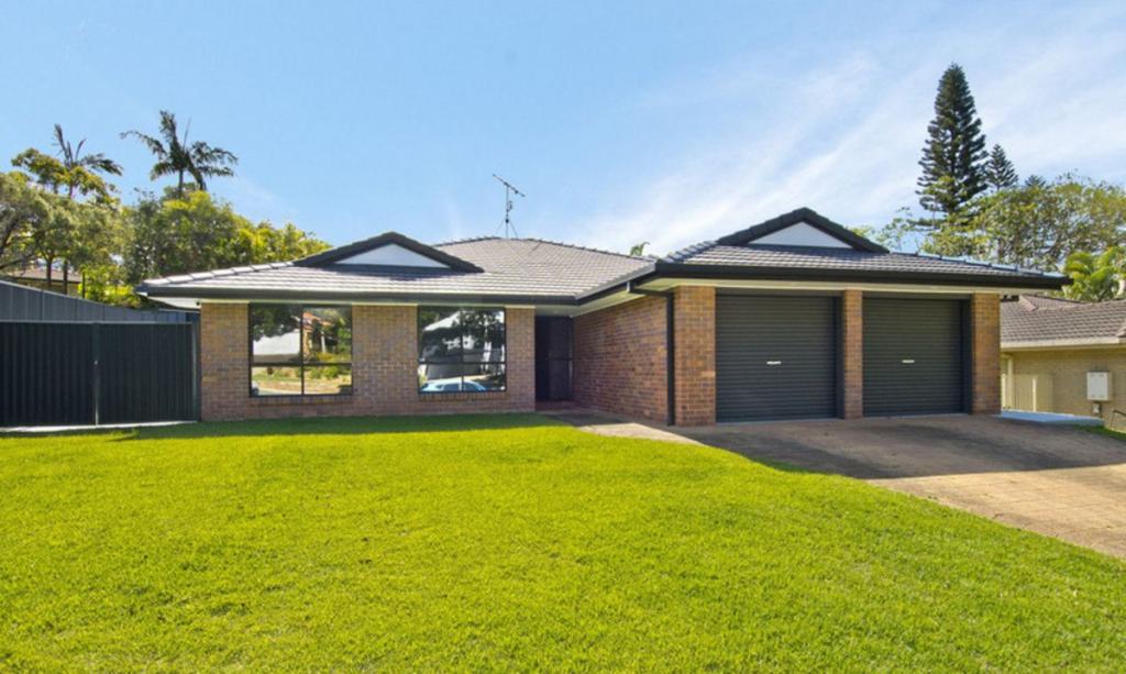 17 Pacific Pines Bvd, Pacific Pines, QLD 4211