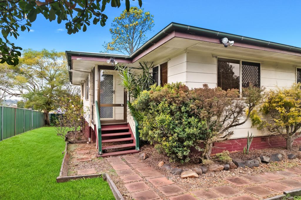 2 Sixth Ave, Harristown, QLD 4350