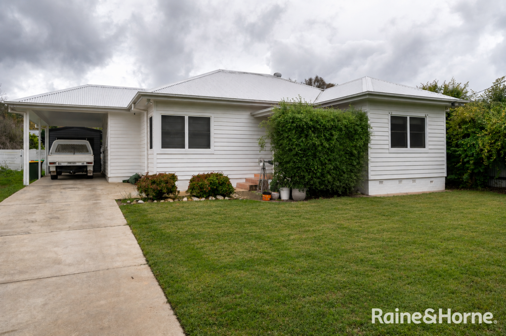 130 Grove St, Kooringal, NSW 2650
