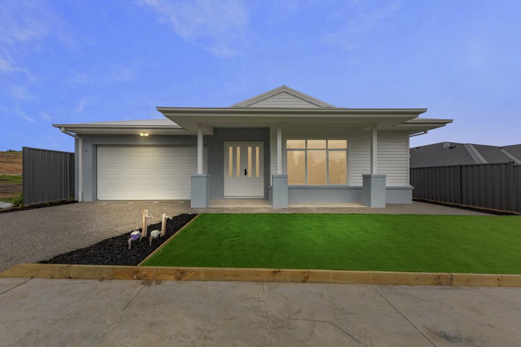 17 SKYLINE CRES, NAR NAR GOON, VIC 3812