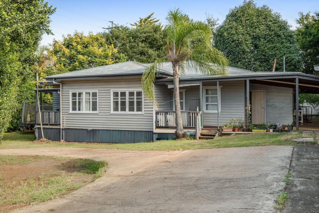 199 West St, Harristown, QLD 4350