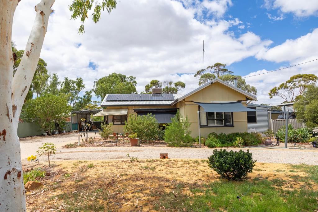 25 Roberts St, Moora, WA 6510