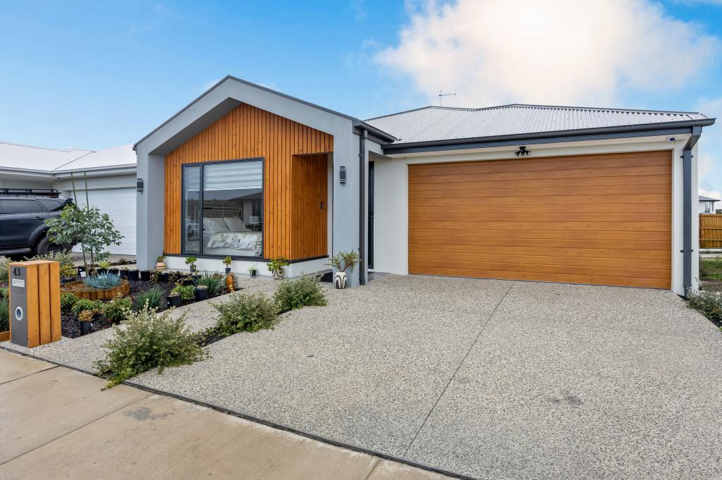 43 Pickering Cres, Lara, VIC 3212