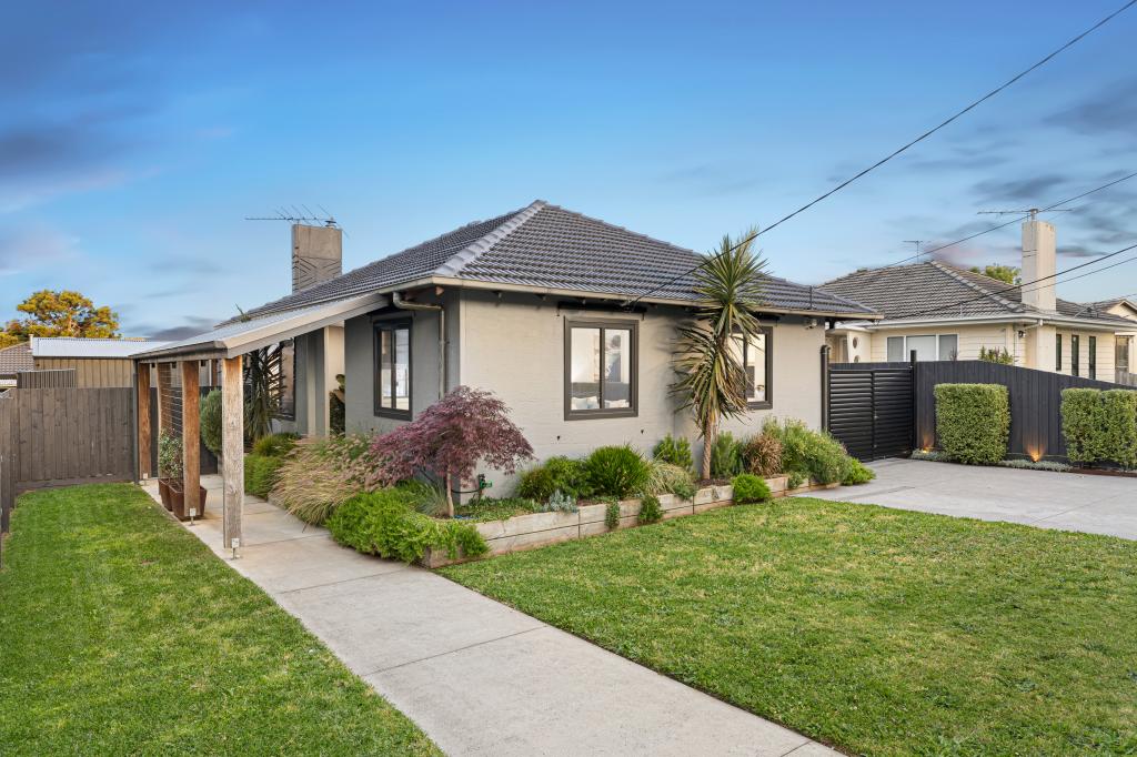 24 DEAKIN CRES, DANDENONG NORTH, VIC 3175