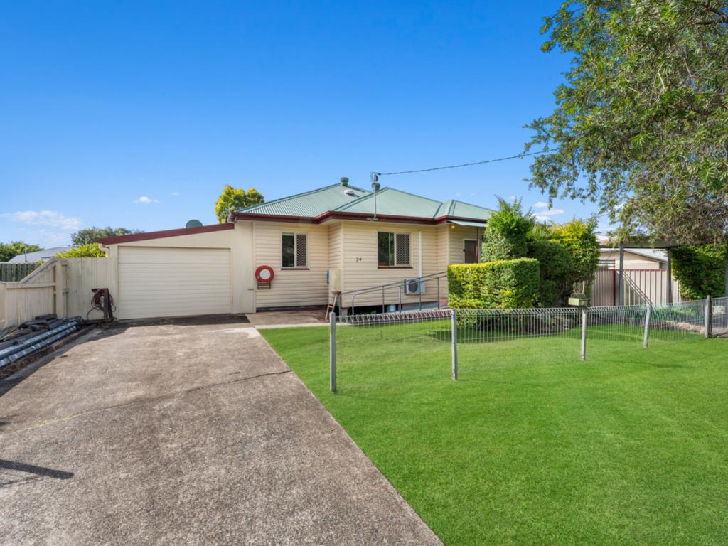 34 Stuart St, Eastern Heights, QLD 4305