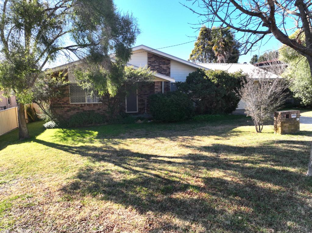 24 Lindsay Ave, Glen Innes, NSW 2370