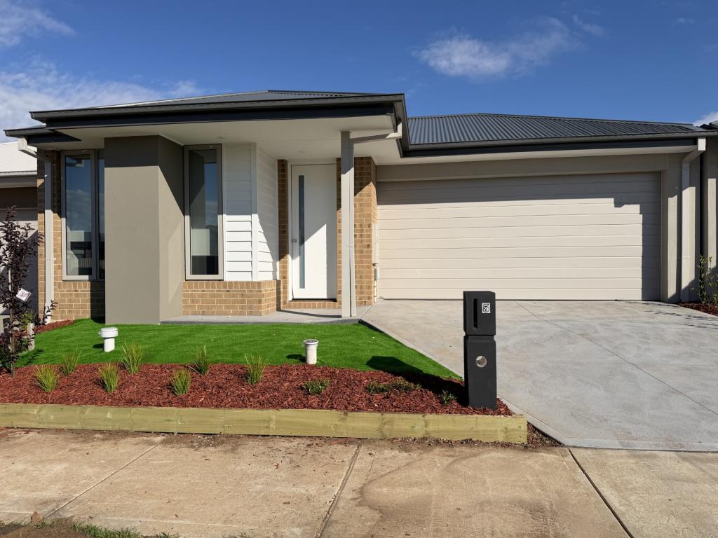 5 Jackaroo Street, Manor Lakes, VIC 3024