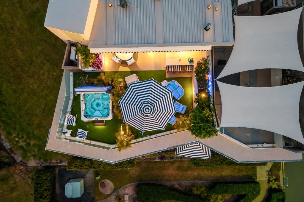 3/2 Havana Way, Paradise Point, QLD 4216