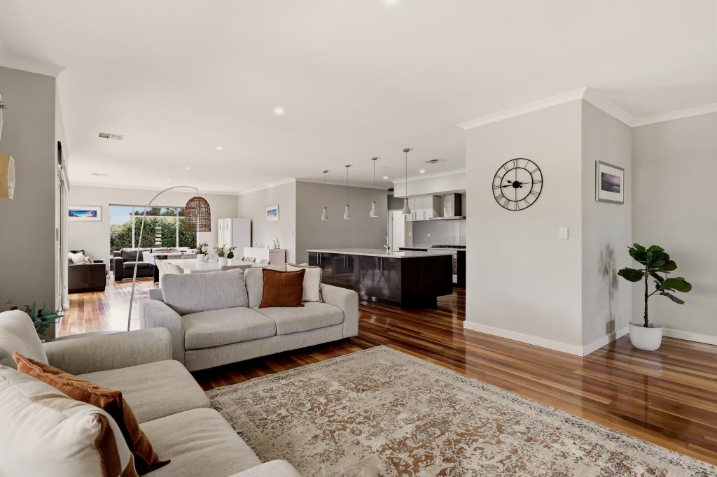 16 Fenians Pass, South Yunderup, WA 6208