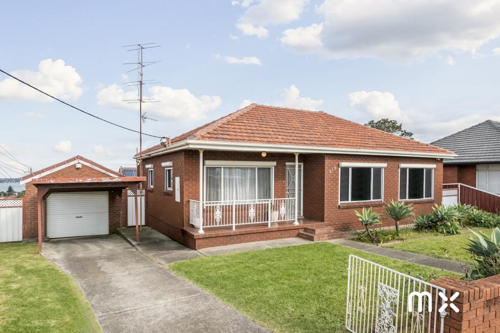 219 Flagstaff Rd, Lake Heights, NSW 2502