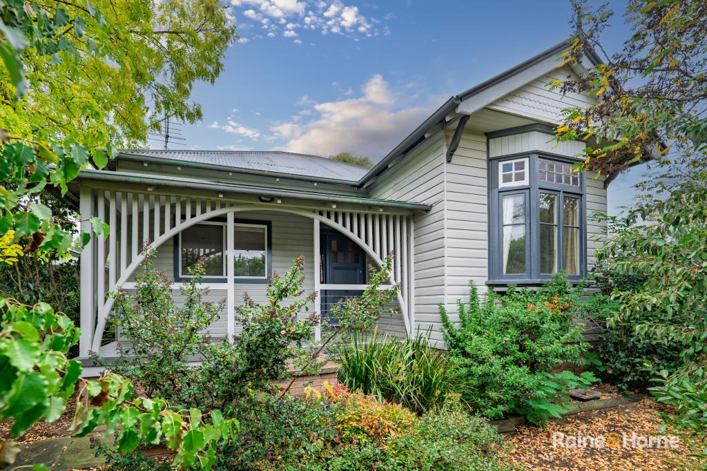 217 ERSKINE ST, ARMIDALE, NSW 2350