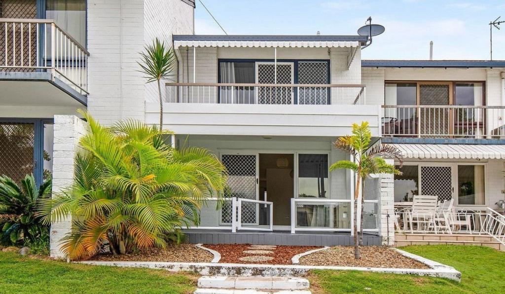 8/15-21 Hooker Bvd, Broadbeach Waters, QLD 4218