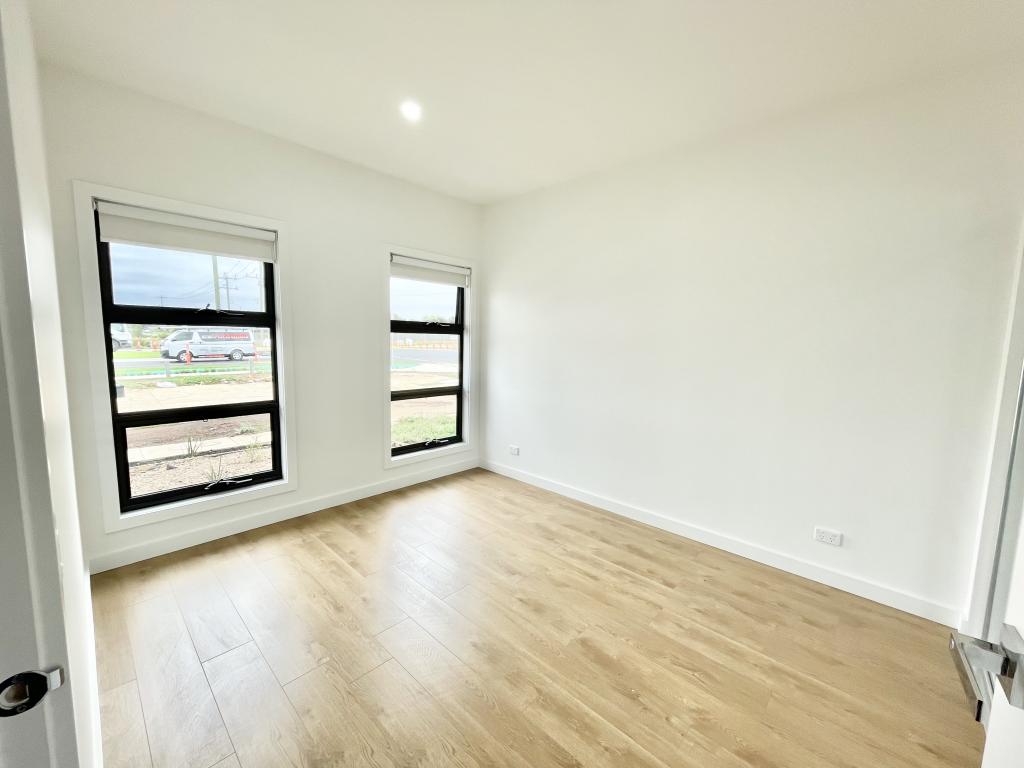 8 Elvira Pl, Deanside, VIC 3336