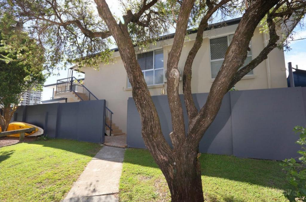 2/1 Vernia Pl, Biggera Waters, QLD 4216