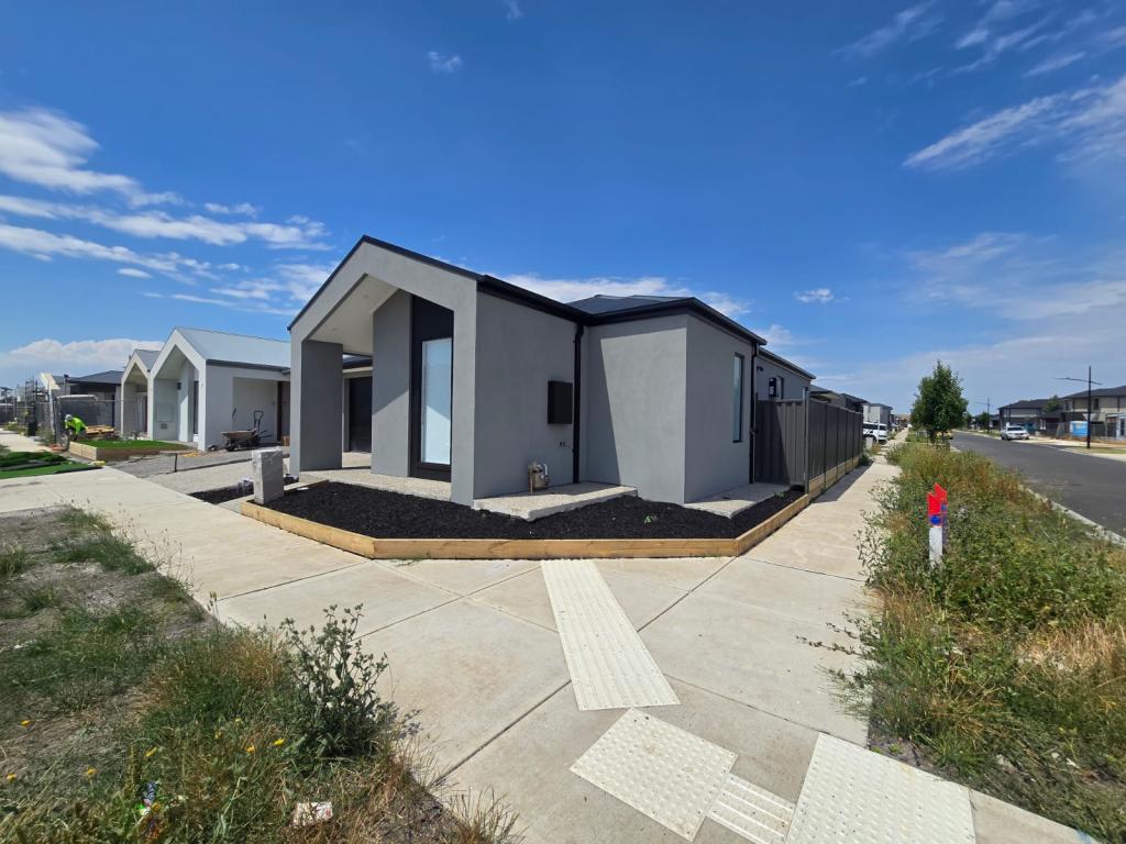 40 RULINGIA RD, DONNYBROOK, VIC 3064