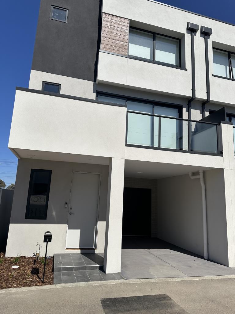 1 Cockatoo Cl, South Morang, VIC 3752