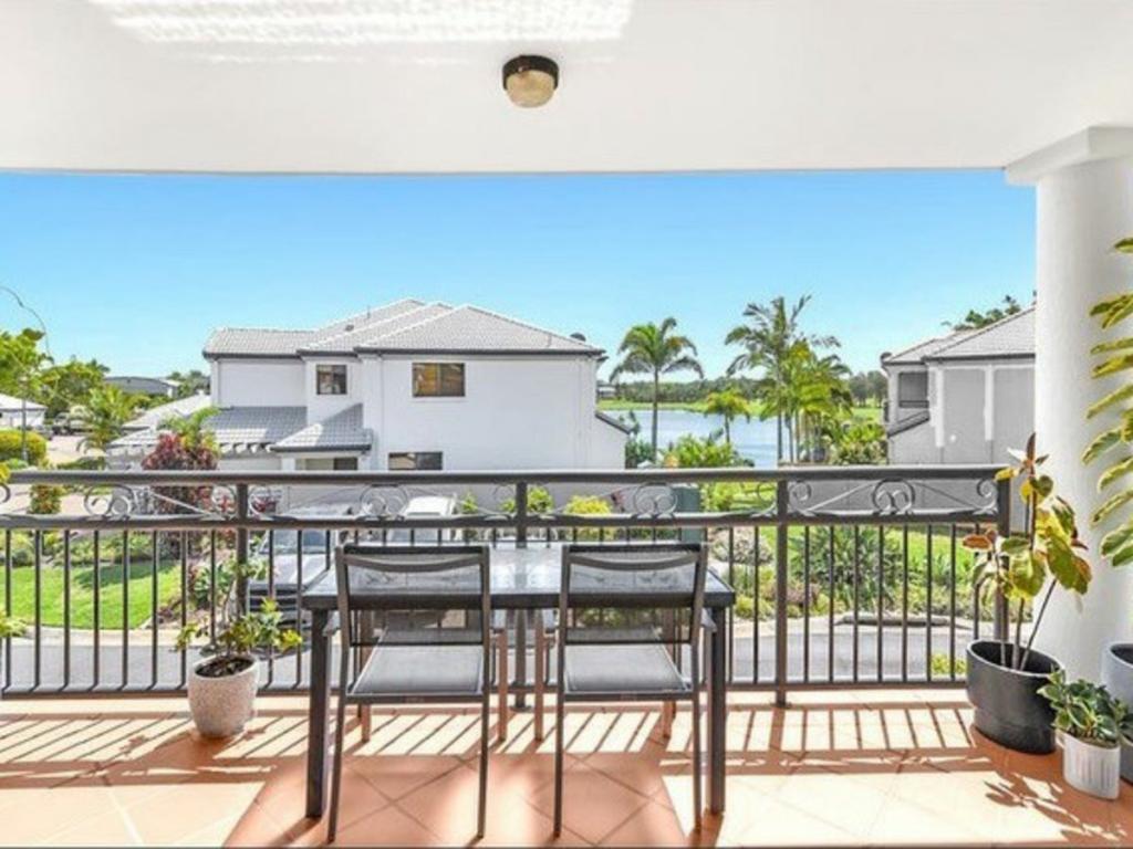 28/85 Palm Meadows Dr, Carrara, QLD 4211