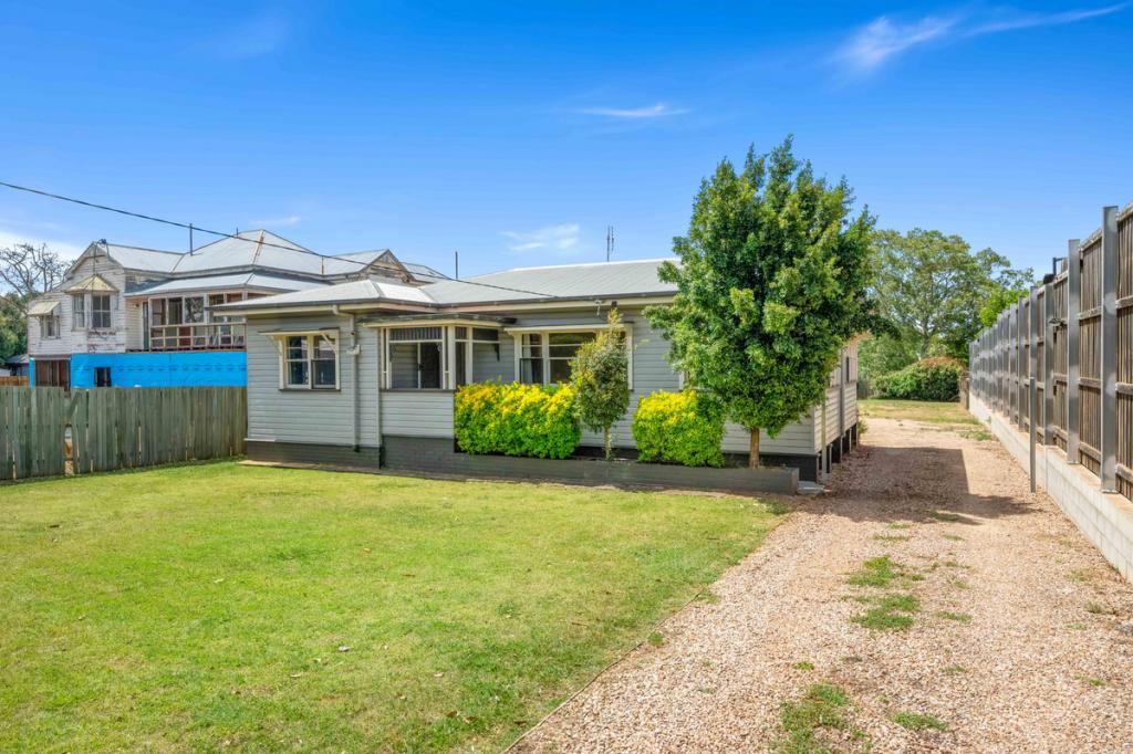 255 Bridge St, Newtown, QLD 4350