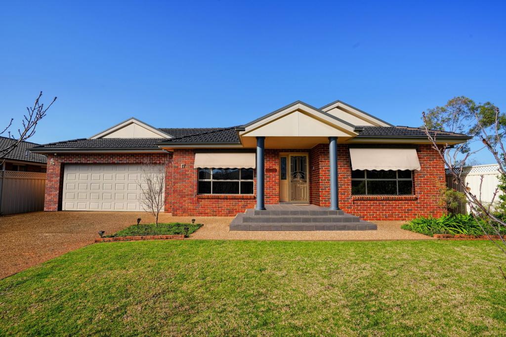 17 Simona Cl, Griffith, NSW 2680