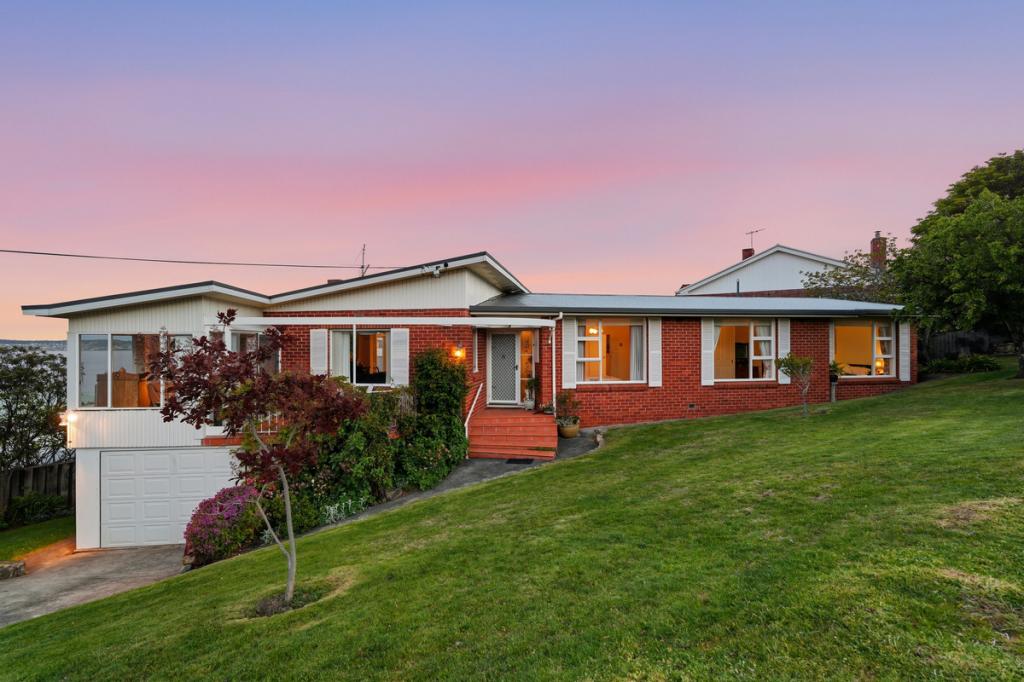 2 Sonning Cres, Sandy Bay, TAS 7005