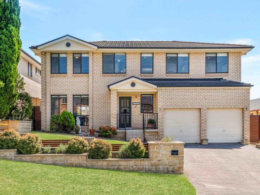 27 MATHINNA CCT, WEST HOXTON, NSW 2171