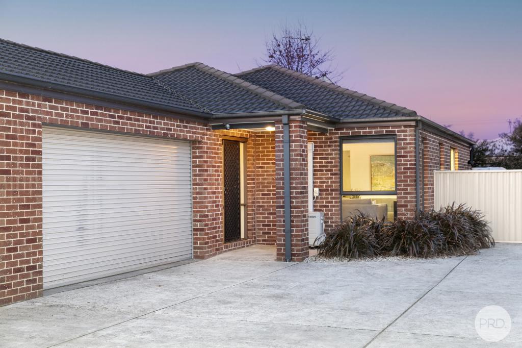 2/7 Ruby Cl, Delacombe, VIC 3356
