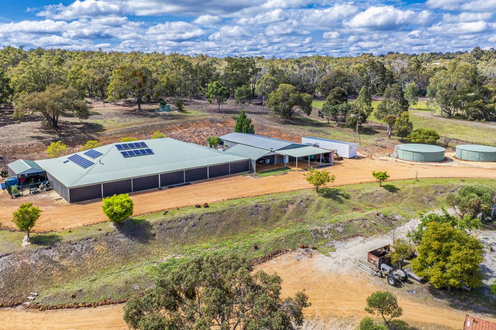 216 POWDERBARK RD, LOWER CHITTERING, WA 6084