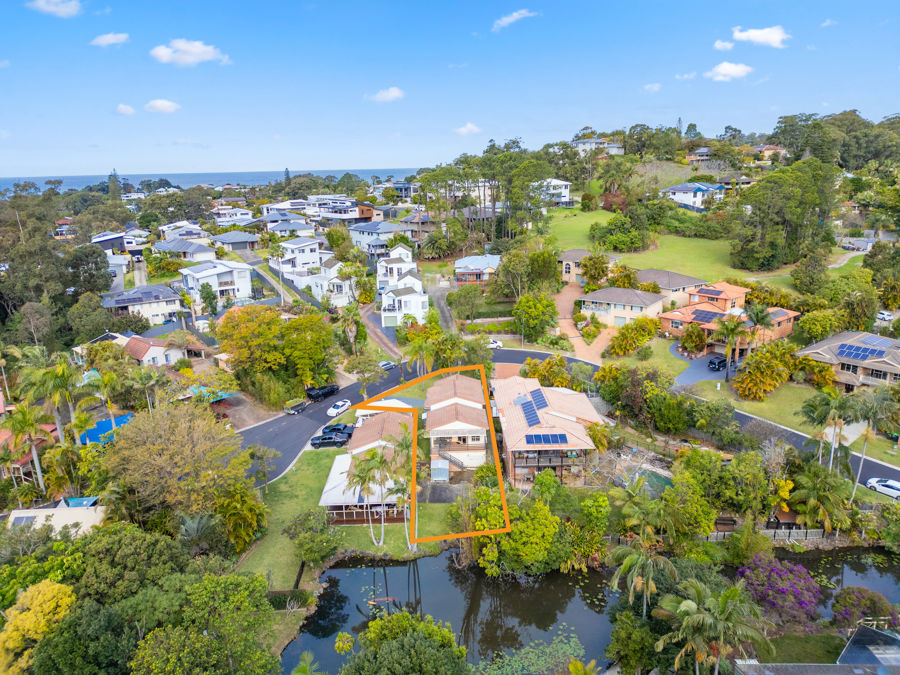 8 Tropic Lodge Pl, Korora, NSW 2450