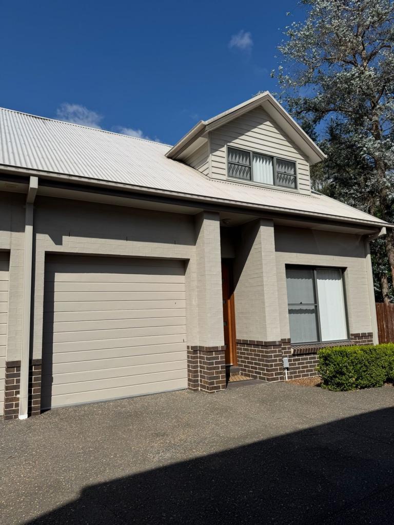 15/111 MENANGLE ST, PICTON, NSW 2571