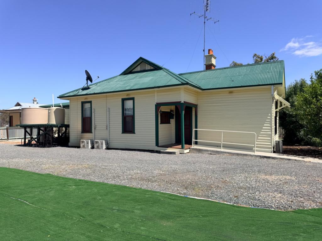 21 Gloucester Ave, Woomelang, VIC 3485