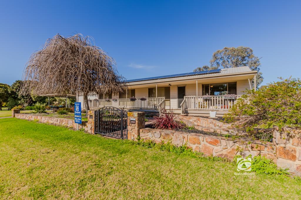 2 Lake Cove Ct, Newlands Arm, VIC 3875