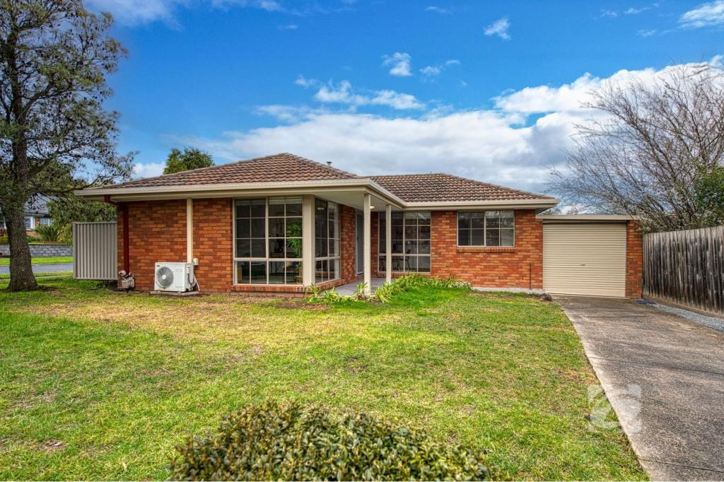 1/42 Strathavan Dr, Berwick, VIC 3806
