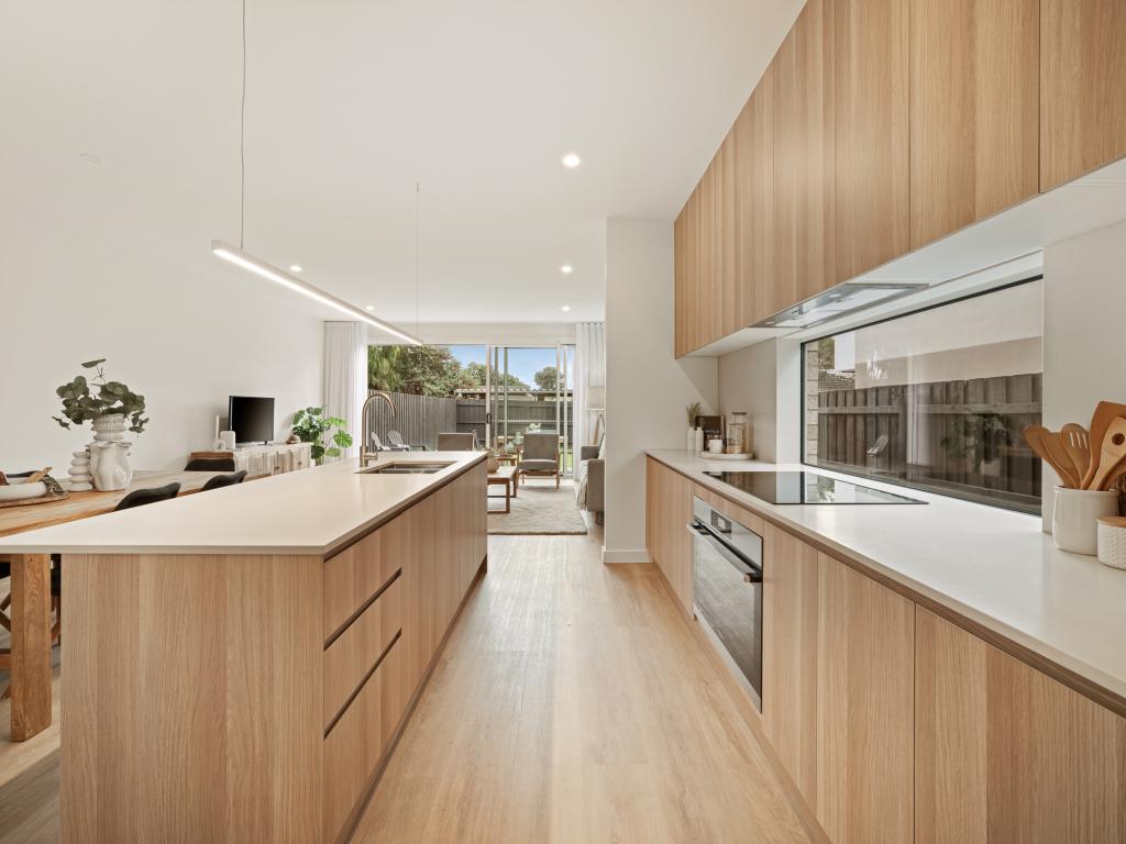 5B PARER ST, FRANKSTON, VIC 3199