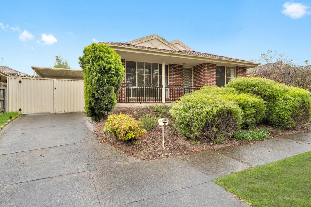19 Riviera Dr, Pakenham, VIC 3810
