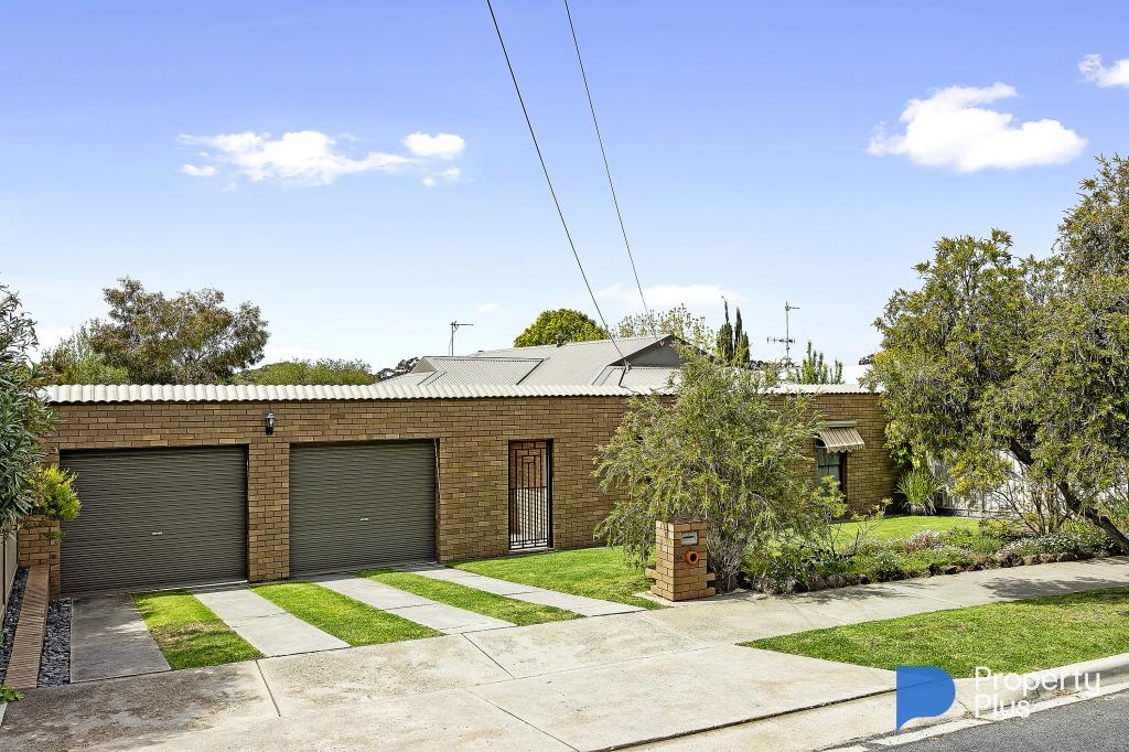 54 Putnam Ave, Strathdale, VIC 3550
