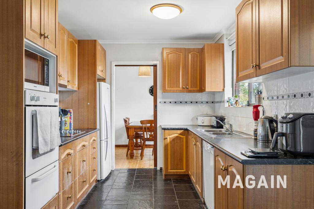 9 Glenloth Dr, Happy Valley, SA 5159
