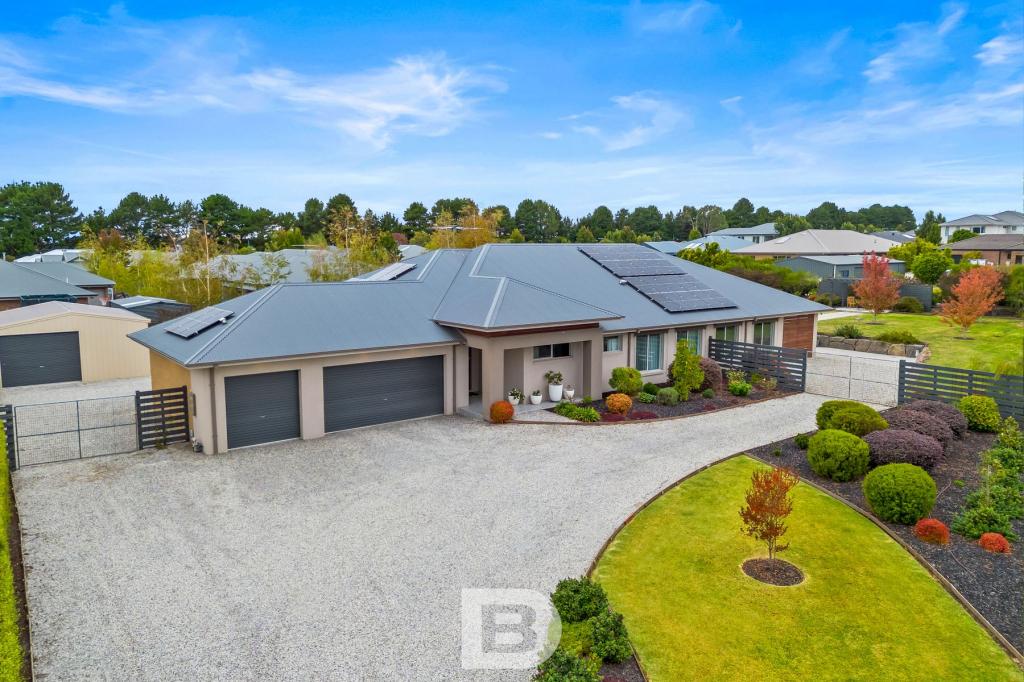 13 PONTVALE CL, GISBORNE, VIC 3437