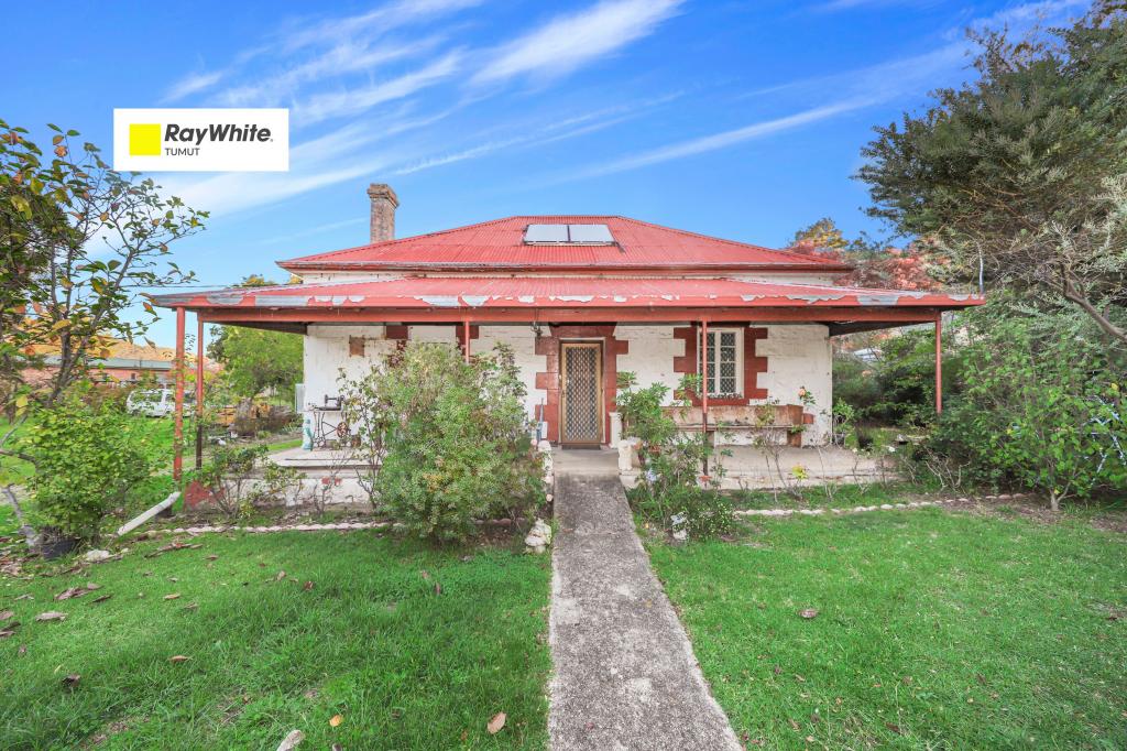 8 Travers St, Adelong, NSW 2729