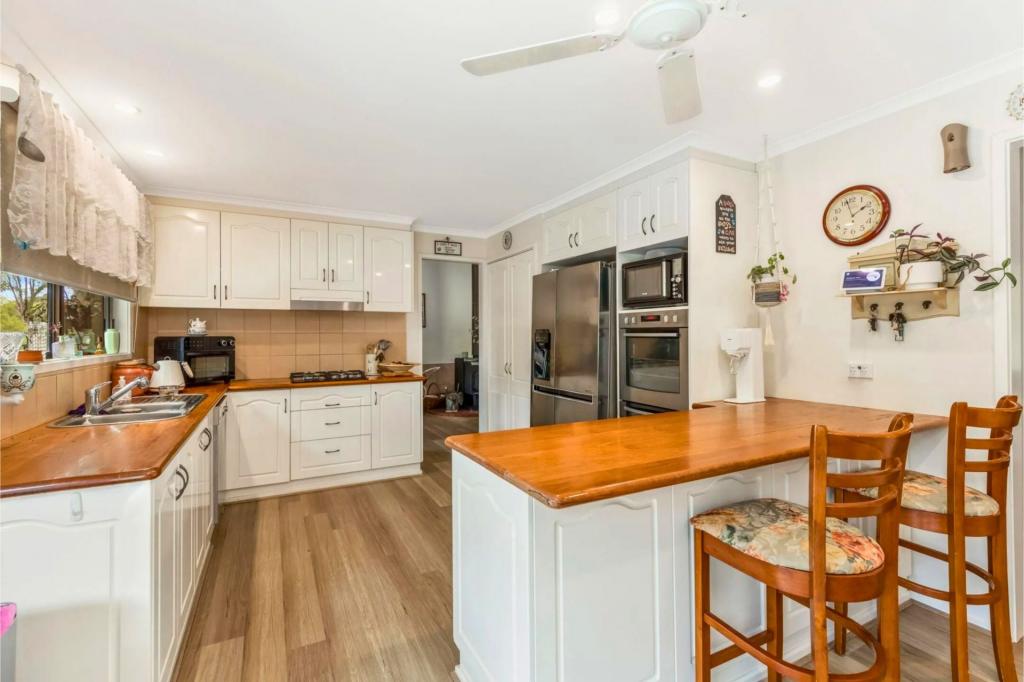 327 Warrowitue-Forest Rd, Heathcote, VIC 3523