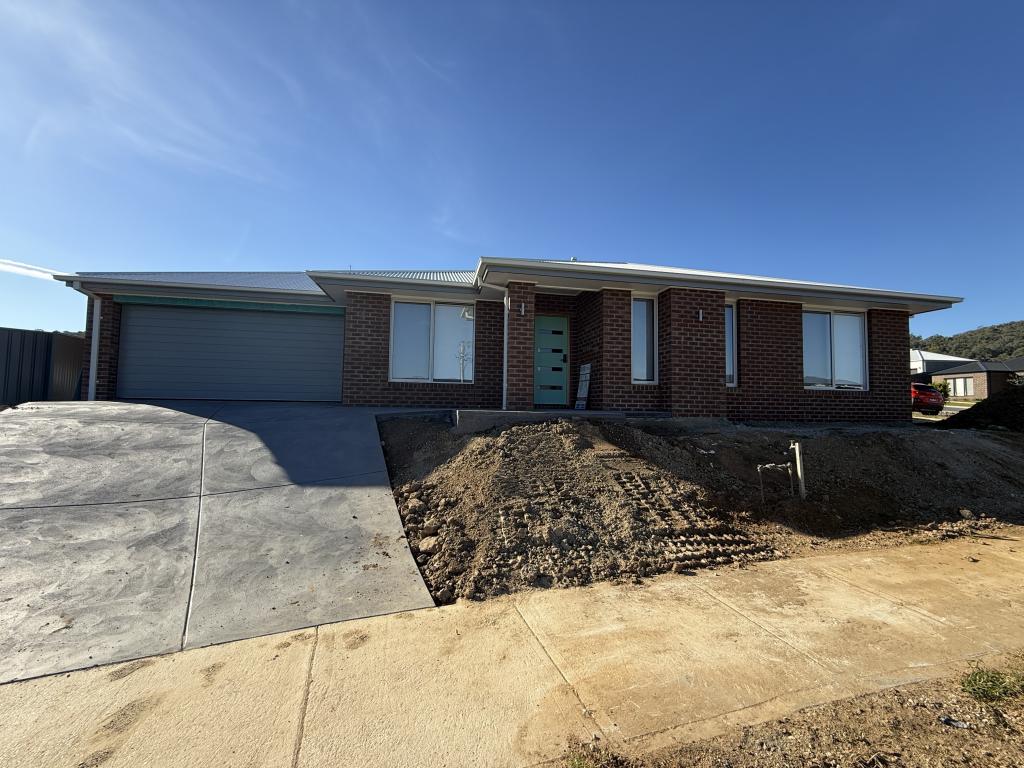 33 HAMPSHIRE BVD, LENEVA, VIC 3691