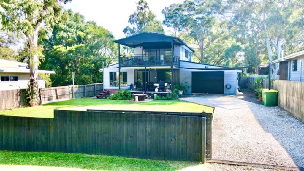 25 Eastern Rd, Macleay Island, QLD 4184