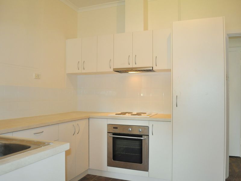 8 Heylmore Rd, Medina, WA 6167