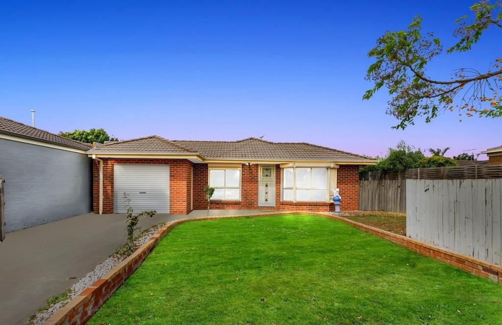 4 FINCHLEY PARK CRES, TARNEIT, VIC 3029