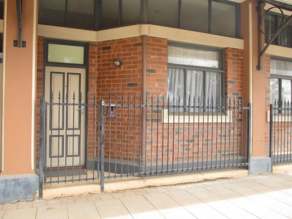 4/2 Burt St, Boulder, WA 6432