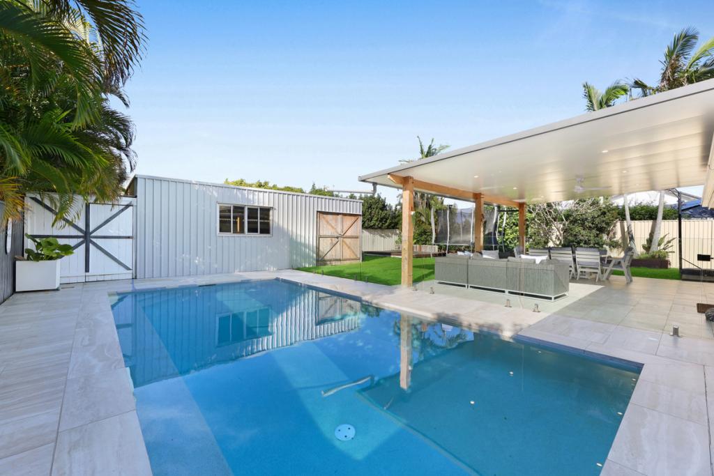 24 Kurrajong Ct, Palm Beach, QLD 4221