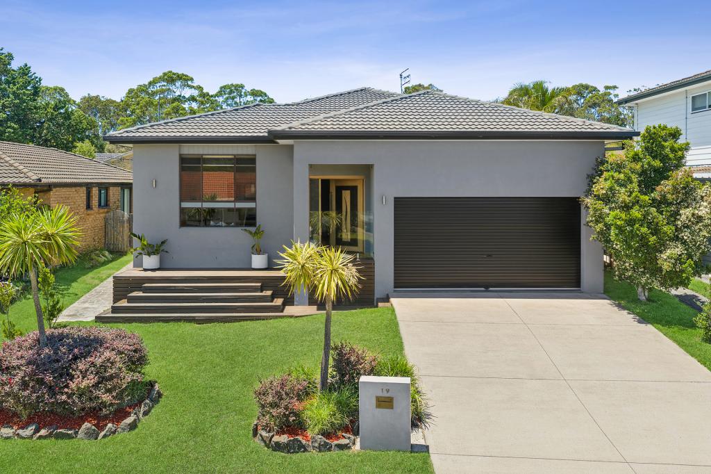 19 Namoi Cl, Bateau Bay, NSW 2261