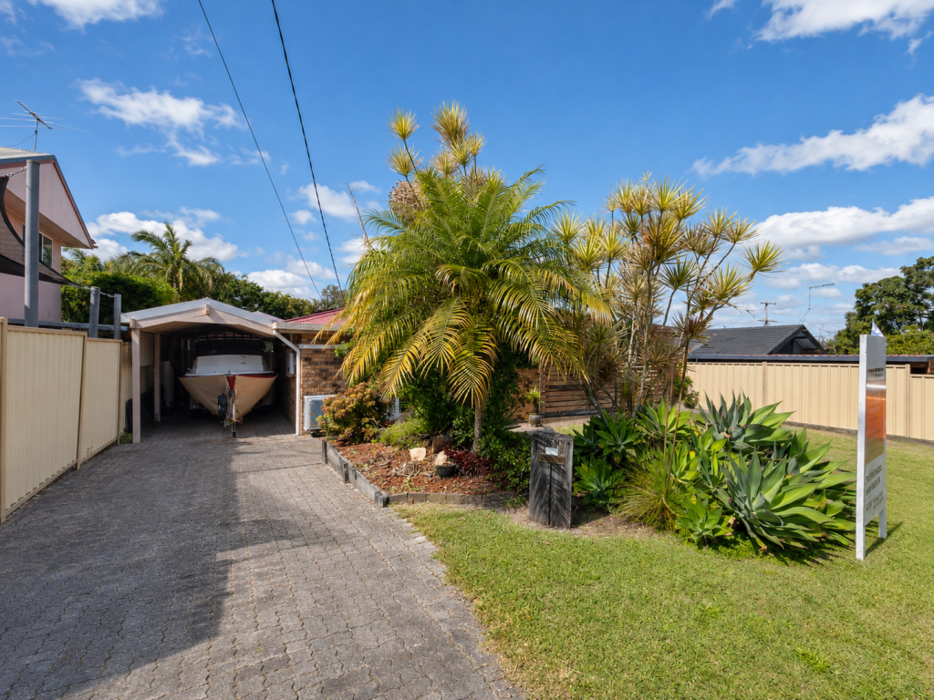 3 Carol St, Redland Bay, QLD 4165