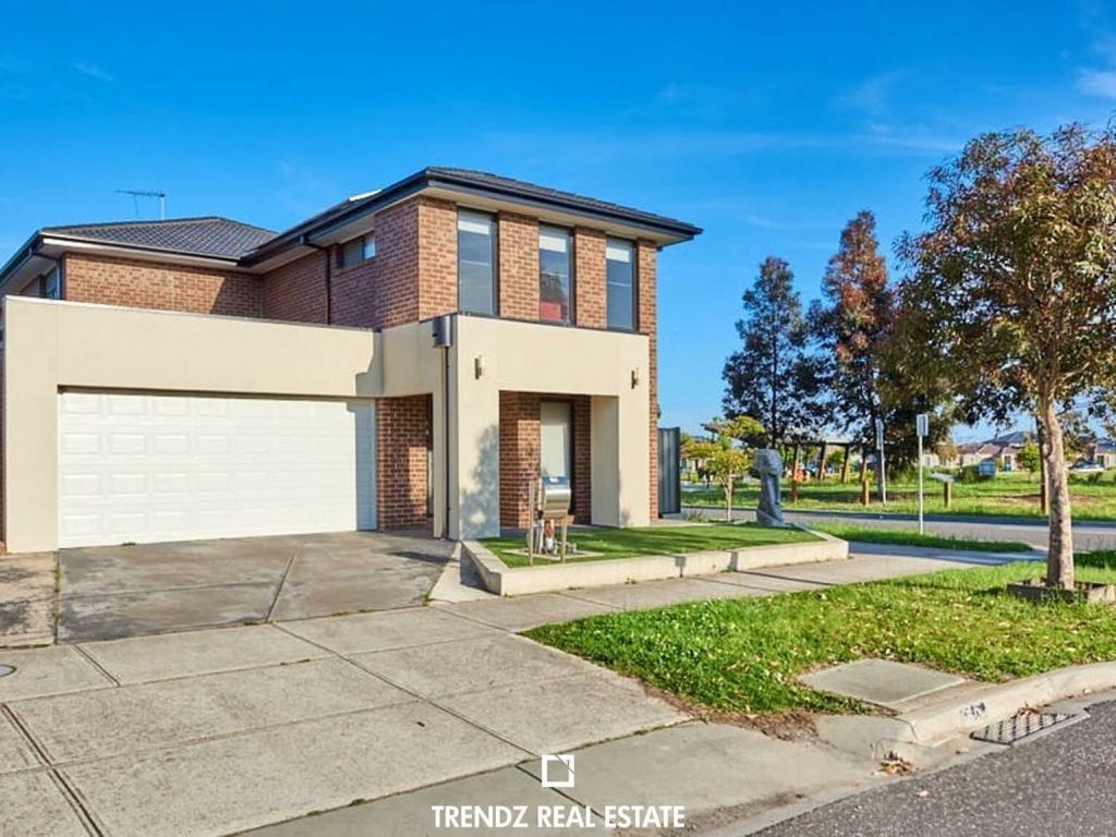 80 Wheelers Park Dr, Cranbourne North, VIC 3977