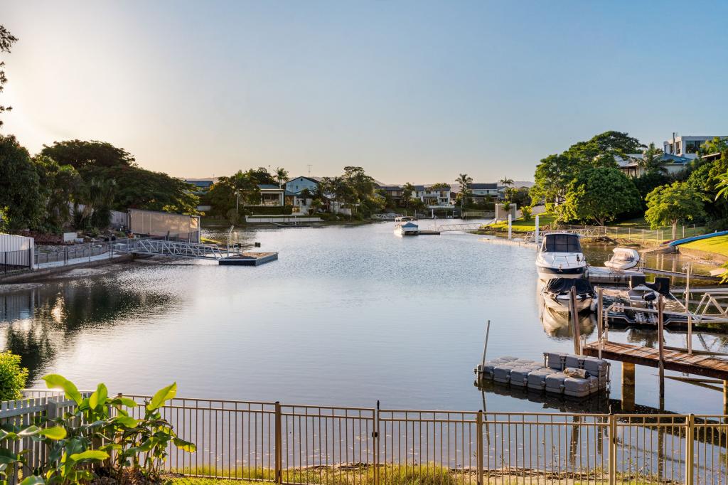 9 Village High Rd, Benowa, QLD 4217